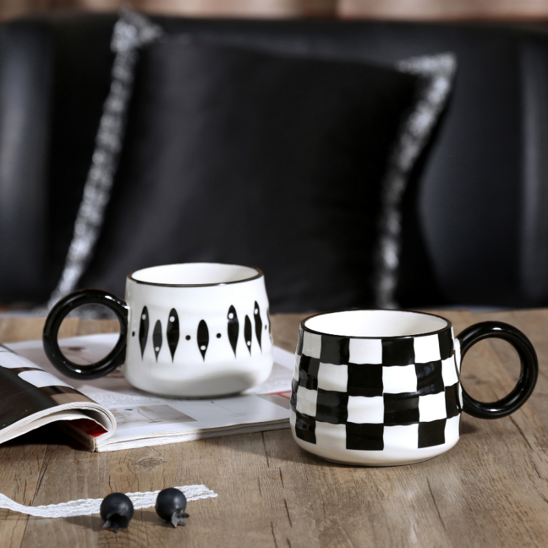 Creative Ceramic Coffee Mug Black White Couple Mug Home Chessboard Latte Latte Coffee Cup Simple Afternoon Tea Supplies New Gift