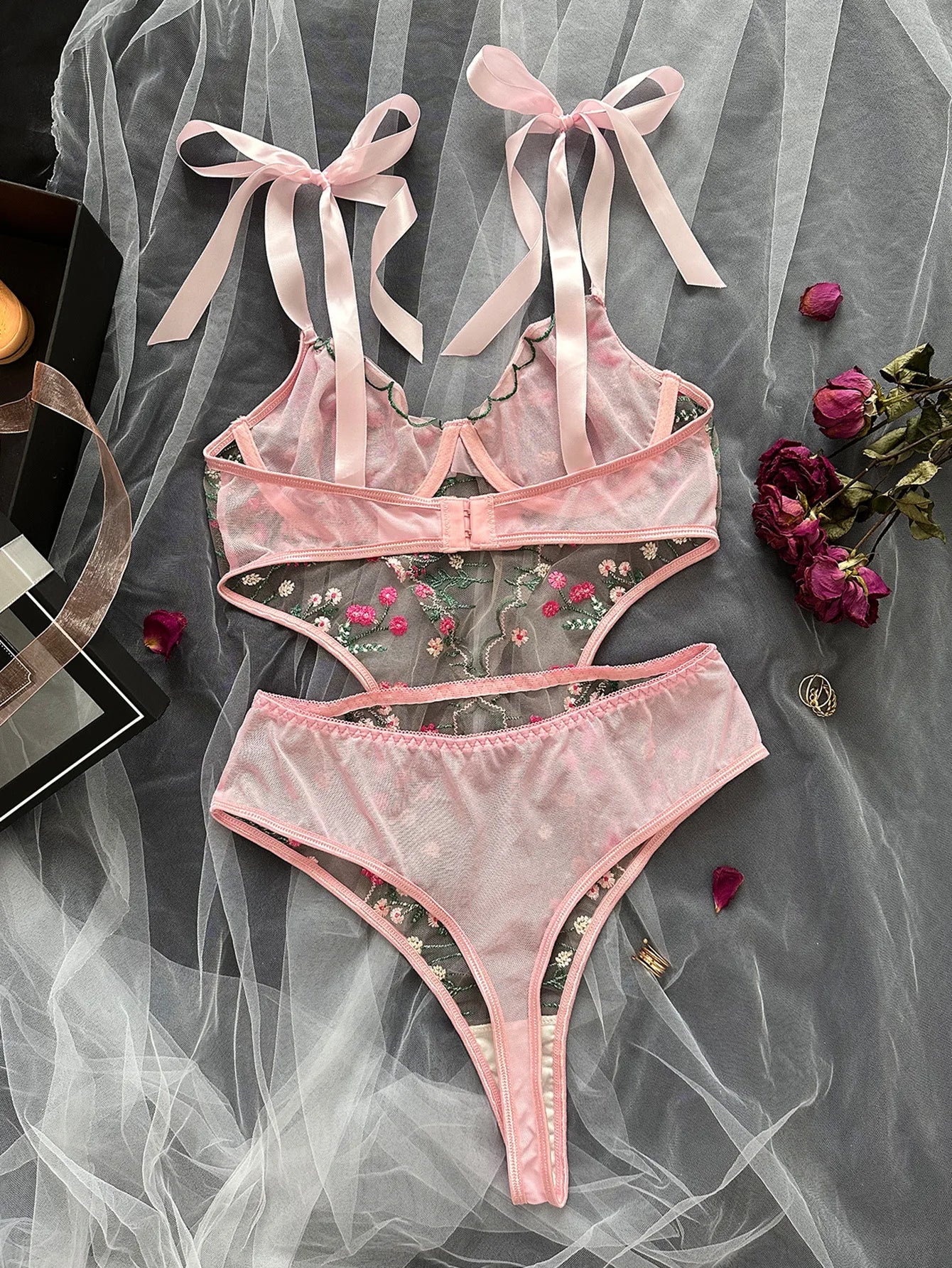 Women's Lace Bra & Panty Set – Floral Underwire Lingerie with Adjustable Straps | Elegant Intimate Wear