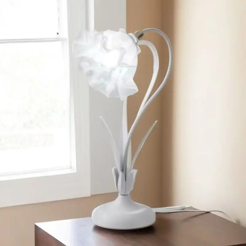Romantic Flower LED Desk Lamp, Lace Petal Bedside Lamp, Adjustable Light, Suitable for Aesthetic Decoration in Girls' Bedrooms