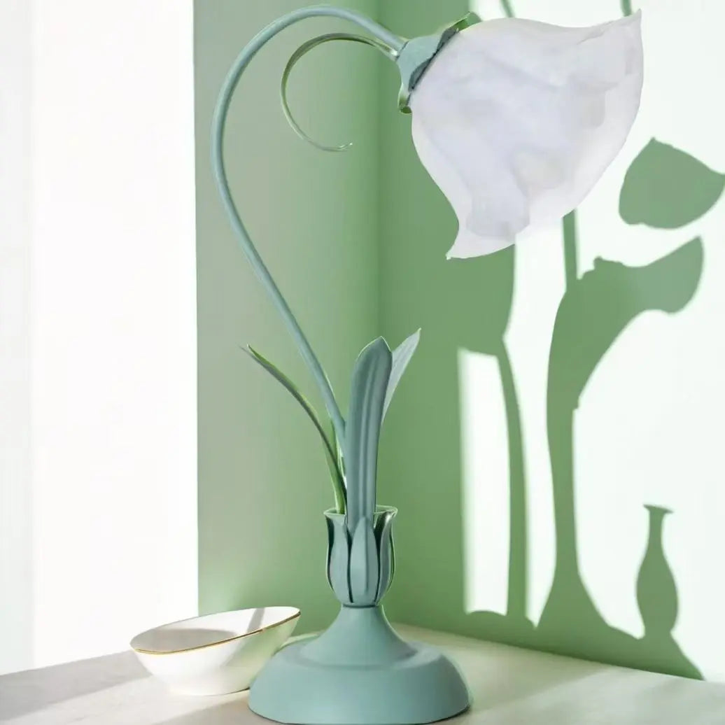 Romantic Flower LED Desk Lamp, Lace Petal Bedside Lamp, Adjustable Light, Suitable for Aesthetic Decoration in Girls' Bedrooms